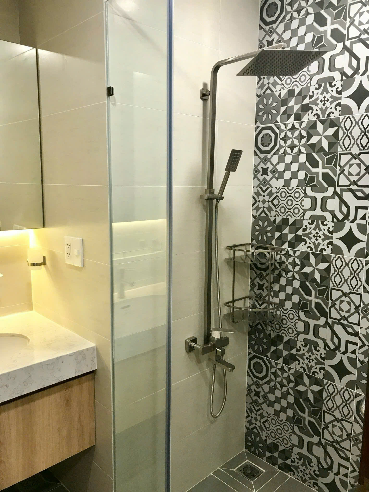 Cho thuê căn hộ Green valley phú mỹ hưng, diện tích: 98 m, 2 phòng, 2wc. Nội thất đầy đủ, có ô xe hầm miễn phí, giá chỉ 22 tr/ tháng. Anh chị xem nhà liên hệ: hotline Ngọc Thư - 9697