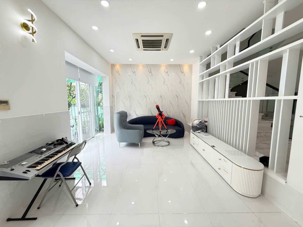 Chủ Thân Gửi Em Bán Gấp Villa Compound LK Vườn Gần TTTM ViVo City - Trường Quốc Tế SSIC - An Ninh - Yên Tĩnh 24/7. Hiện Tại Đang Là Giá Tốt Nhất Cả Khu Vực Phú Mỹ Hưng. Anh Chị Quan Tâm Xem Thực Tế Liên Hệ Em Luân - 9740