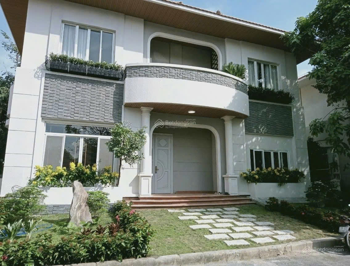 Chủ Gửi Em Bán Biệt Thự Compound Khu Phú Gia_ Phú Mỹ Hưng_Quận 7. Phú Gia Là 1 Trong 3 Khu Compound Duy Nhất Của PMH. An Ninh Tuyệt Đối. Bảo Vệ 24/24. Nhà Thiết Kế Mới _ Đẹp. Nội Thất Cao Cấp. Có Sẵn Hợp Đồng Thuê Giá Tốt. Quý Anh Chị Xem Thực Tế Liên Hệ Em Luân
