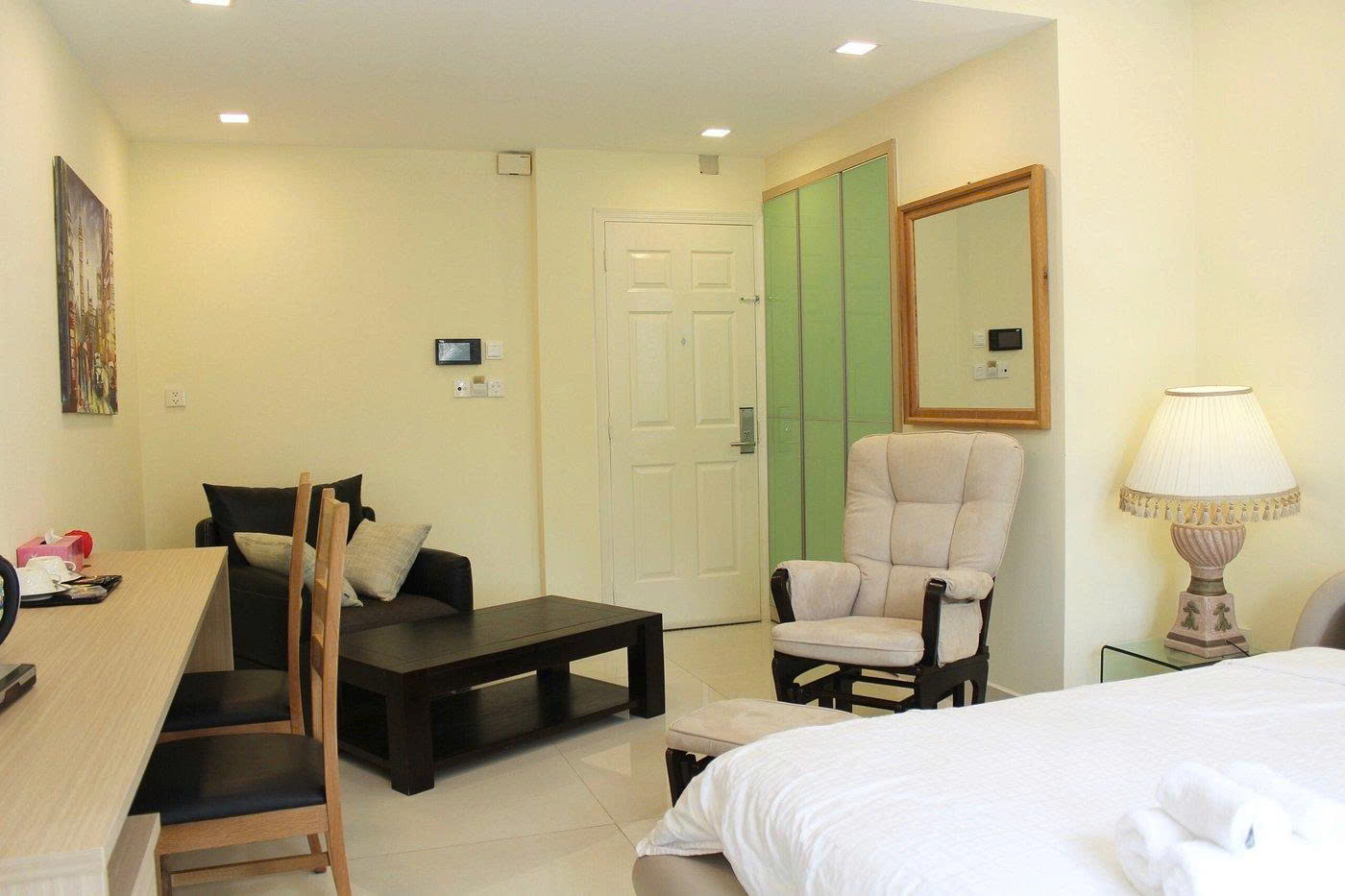 Bán siêu biệt thự, khách sạn Phú Mỹ Hưng, căn góc 145 tỷ, 275m2, 23PN, 25WC, nội thất đầy đủ - 9961