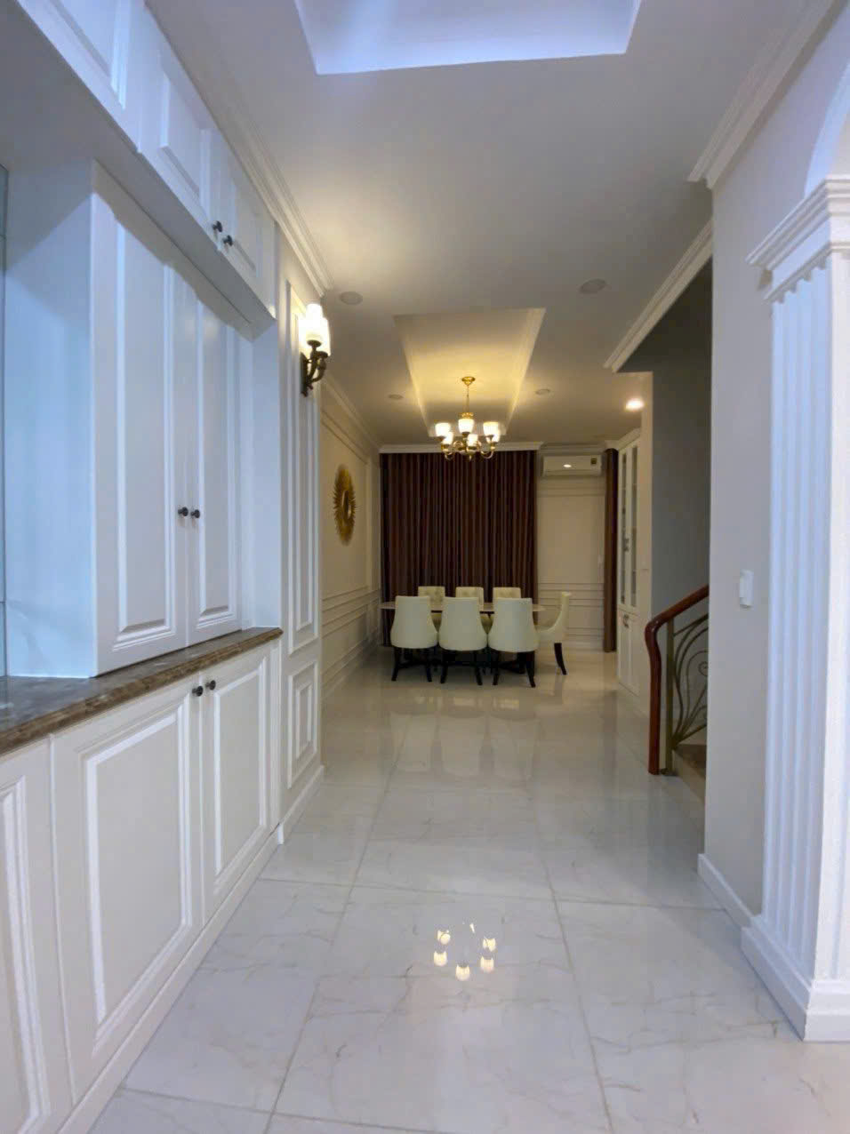 Bán biệt thự liền kề khu Nam Viên - Khu Nam - Phú Mỹ Hưng - Q7. Diện tích: 7 x 18m Kết cấu: Trệt, 2 lầu, gồm 4PN, 5WC Hướng: Đông Nam Sổ hồng riêng chính chủ, công chứng sang tên nhanh. Giá bán: 45 tỷ. Liên hệ: Thành Luân PMH - Hợp Tín Land | BĐS Phú Mỹ Hưng – Quận - 10122