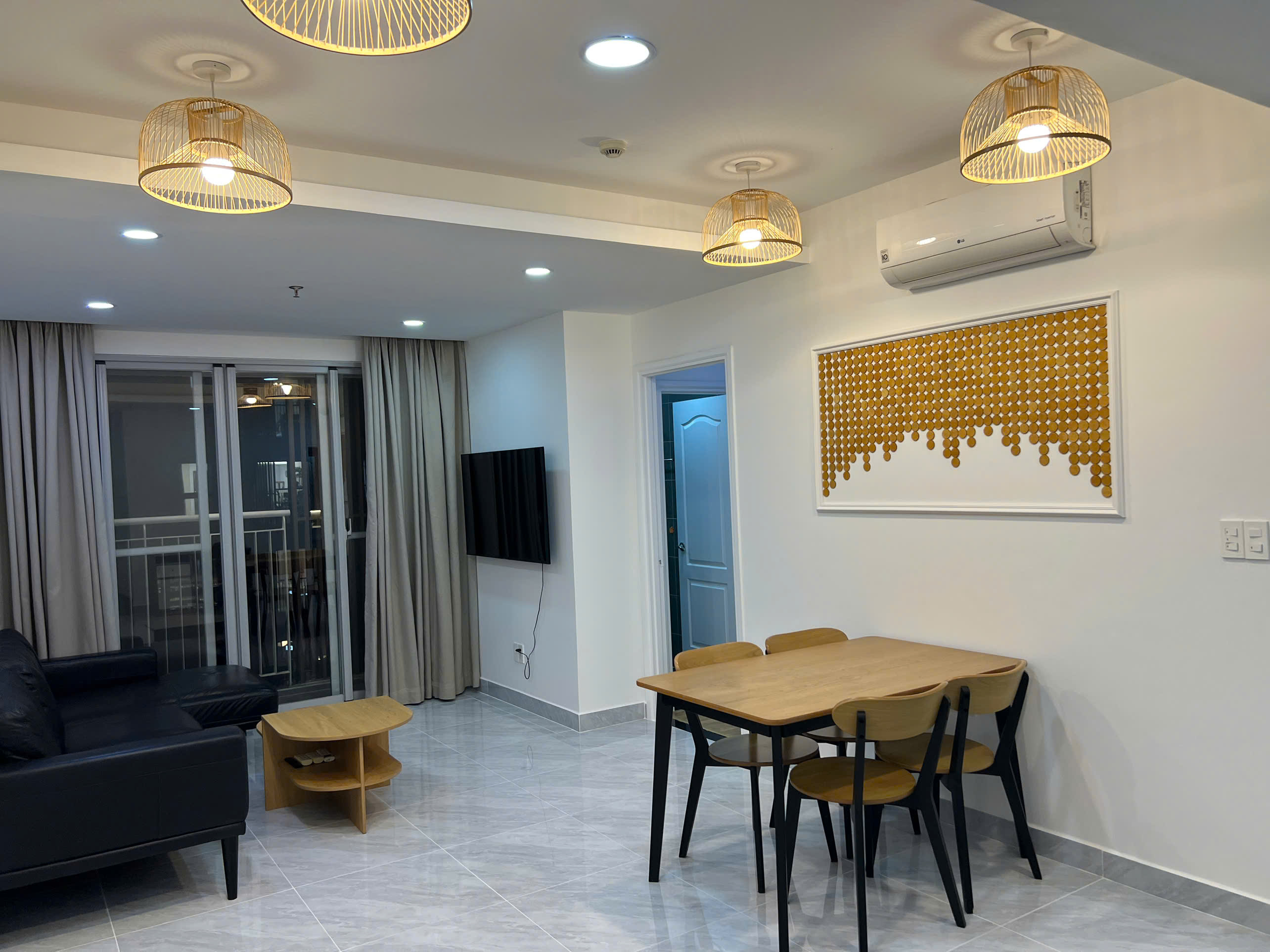 Bán căn hộ Scenic Valley PMH, DT: 77m, 2 phòng ngủ, 2wc. Nội thất đầy đủ, cần bán nhanh giá chỉ 7.2 tỷ. Liên hệ xem nhà: hotline Ngọc Thư ( zalo, viber) - 10166