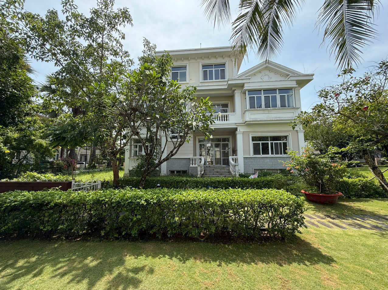 Bán căn góc công viên biệt thự đơn lập VIP khu Chateau Phú Mỹ Hưng Q7, 567m2 giá rẻ nhất chỉ có 231tỷ thương lượng. Lh: hotline Thanh Mỹ - 10250