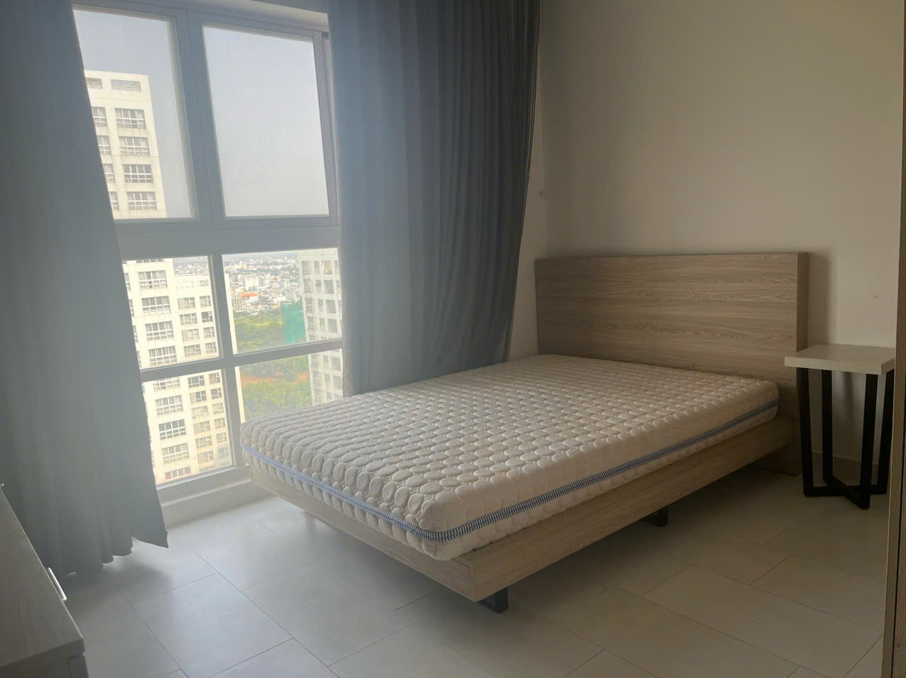Bán căn hộ Happy valley, lầu cao, 100m, 3 phòng ngủ, 2wc, có ô xe hầm, nội thất đầu đủ. Gía đầu tư chỉ: 9.2 tỷ. LH: hotline Ngọc Thư xem nhà - 10234