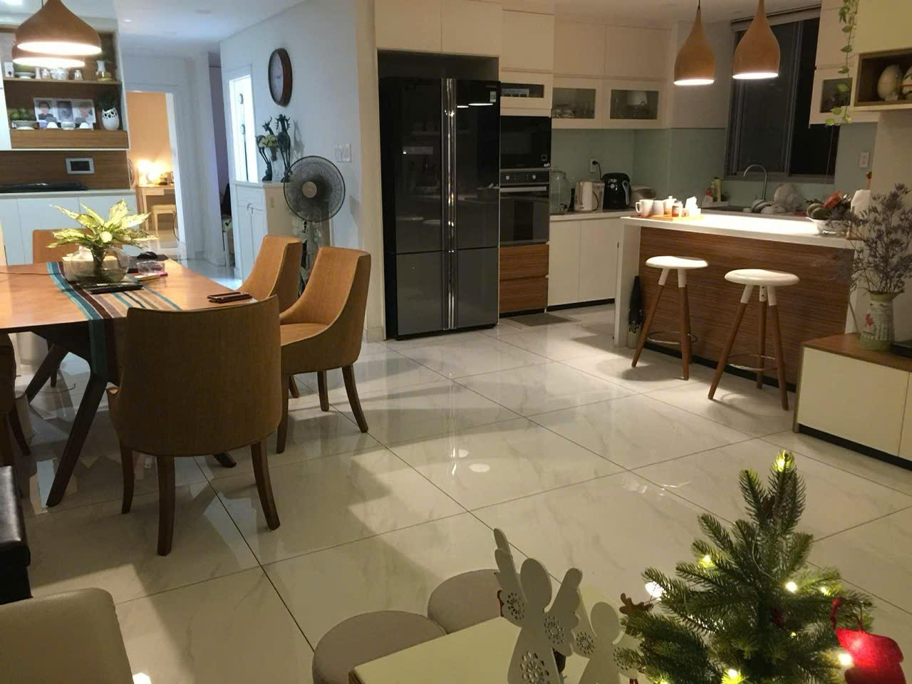 Bán căn hộ Green valley, 120m, 3 phòng ngủ, 2wc, có ô xe hầm, nội thất đầu đủ. Khu an ninh Gía đầu tư chỉ: 10.5 tỷ. LH: hotline Ngọc Thư xem nhà
