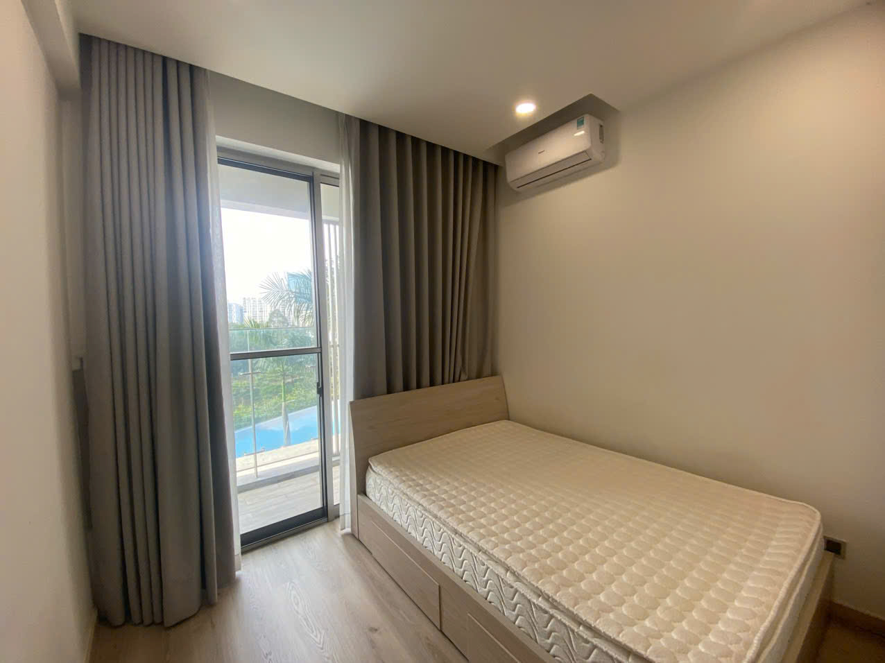 Cho thuê căn hộ Midtown M7, 3 phòng ngủ, view sông, hồ bơi. Nội thất cao cấp, giá chỉ 52 tr/ tháng. Anh chị xem nhà liên hê: hotline Ngọc Thư - 10281