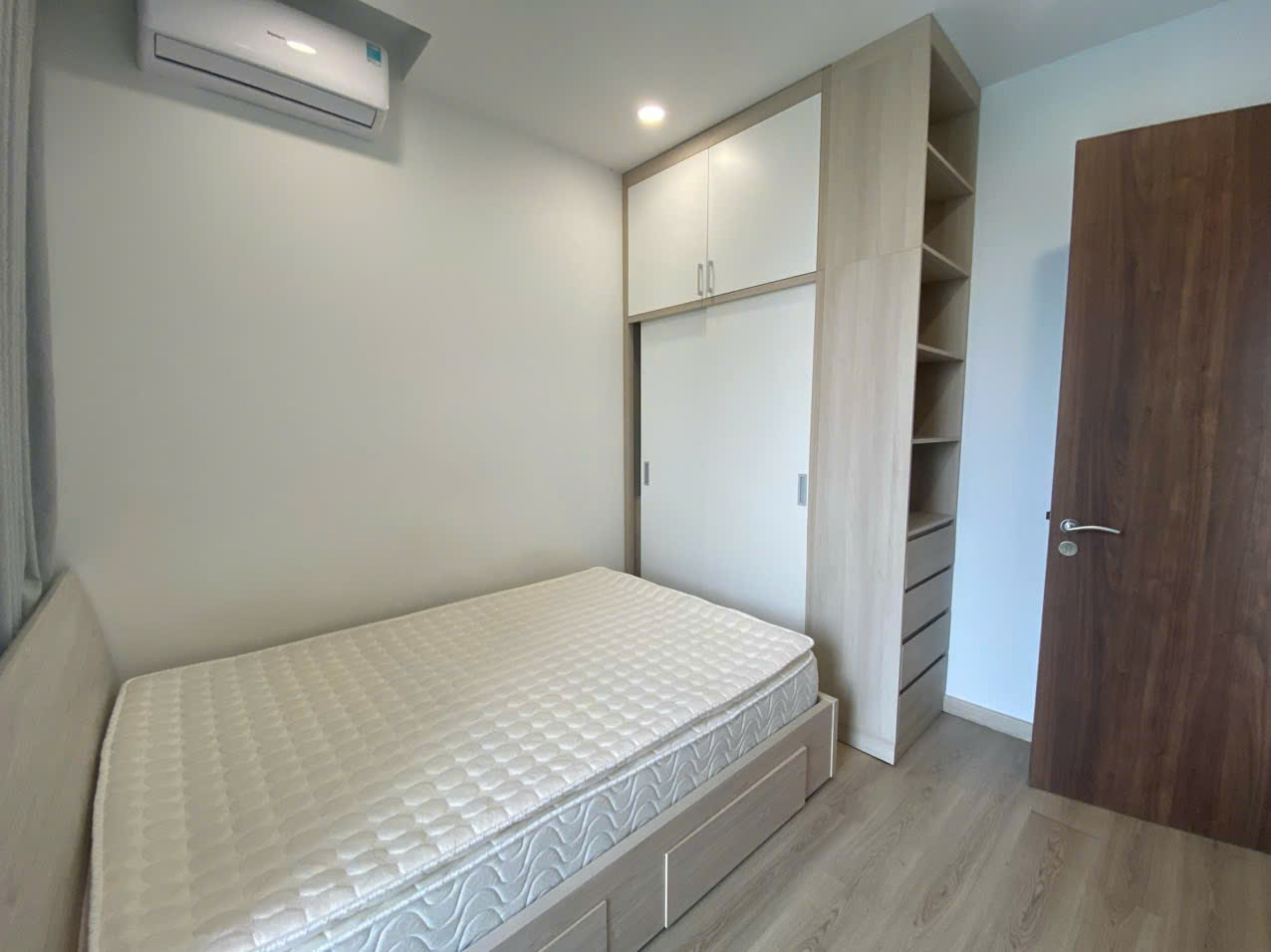 Cho thuê căn hộ Midtown M7, 3 phòng ngủ, view sông, hồ bơi. Nội thất cao cấp, giá chỉ 52 tr/ tháng. Anh chị xem nhà liên hê: hotline Ngọc Thư - 10282