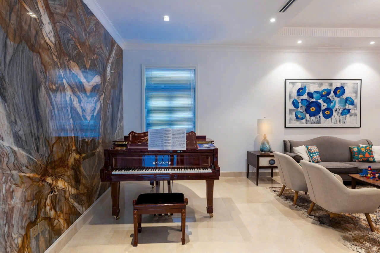 BIỆT THỰ ĐƠN LẬP CHATEAU – PHÚ MỸ HƯNG . Siêu phẩm giới hạn – chuẩn sống thượng lưu bậc nhất Sài Gòn. Tọa lạc tại Chateau Phú Mỹ Hưng Khu compound khép kín – được xem là an ninh & riêng tư hàng đầu TP.HCM. Thông tin chi tiết: • Diện tích đất: 580m² • Kết cấu: Hầm – Trệt – 2 Lầu – Áp mái • Thiết kế: 5 phòng ngủ rộng • Nội thất: Đầy đủ – dọn vào ở ngay • Tiện ích riêng: Phòng xông hơi, hồ bơi biệt lập – không gian nghỉ dưỡng tại gia. Chuẩn sống Chateau: Cộng đồng tinh hoa – doanh nhân, chuyên gia cao cấp . Không gian xanh, yên tĩnh tuyệt đối . Bảo vệ nhiều lớp – riêng tư gần như tuyệt đối —Giá bán 320 tỷ —Giá thuê: 12.000 USD /tháng. Liên hệ: Em Thành Luân (call/zalo..) - 10502