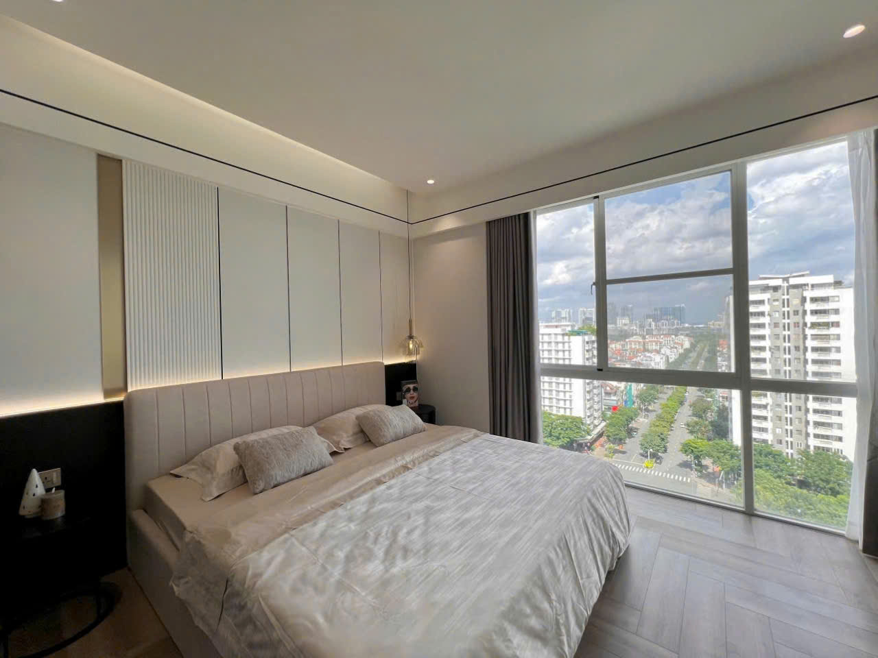 Bán căn hộ River park Residence, phú mỹ hưng. Diện tích: 123m, 3 phòng ngủ, 2wc. Nội thất cao cấp, nhà đang cho thuê dài hạn. Gía chỉ:  16.4 tỷ. LH: hotline Ngọc Thư hẹn xem nhà - 10526