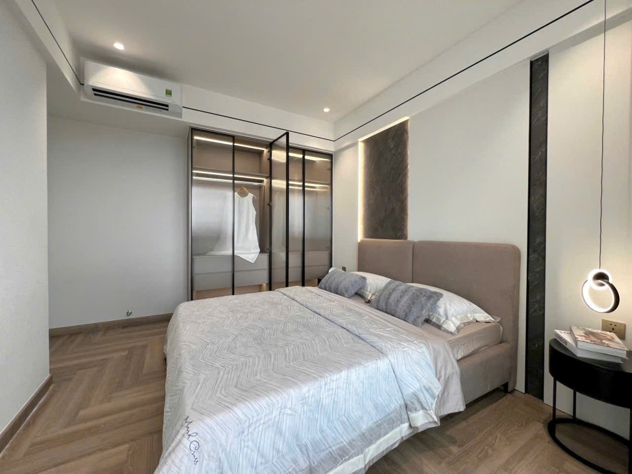 Bán căn hộ River park Residence, phú mỹ hưng. Diện tích: 123m, 3 phòng ngủ, 2wc. Nội thất cao cấp, nhà đang cho thuê dài hạn. Gía chỉ:  16.4 tỷ. LH: hotline Ngọc Thư hẹn xem nhà - 10524