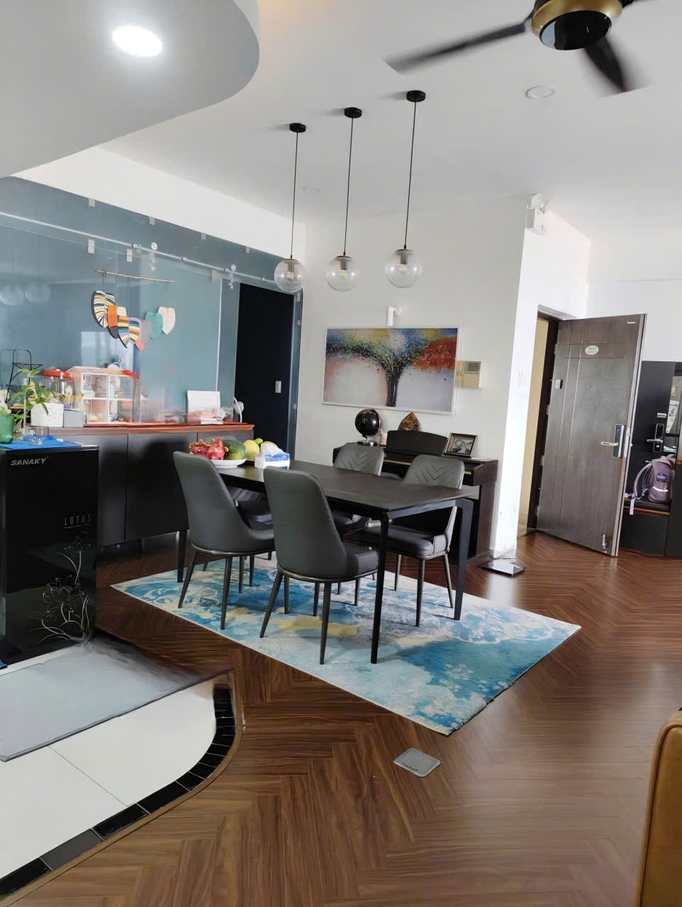 Bán căn hộ cao cấp Grandview, phú mỹ hưng, quận 7. Diện tích: 119m, 3 phòng ngủ, nội thất cao cấp. Nhà đang cho thuê, view thoáng mát. Gía chỉ 12 tỷ. Anh chị xem nhà liên hệ: hotline Ngọc Thư - 10570