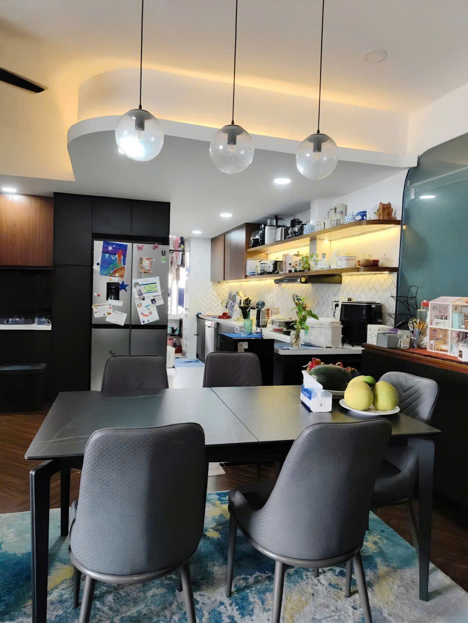 Bán căn hộ cao cấp Grandview, phú mỹ hưng, quận 7. Diện tích: 119m, 3 phòng ngủ, nội thất cao cấp. Nhà đang cho thuê, view thoáng mát. Gía chỉ 12 tỷ. Anh chị xem nhà liên hệ: hotline Ngọc Thư - 10569