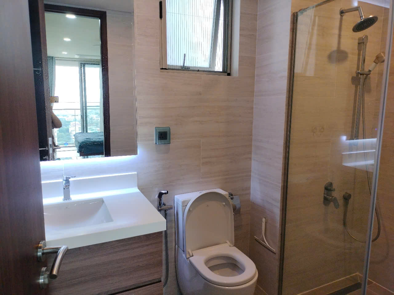 Bán căn hộ Midtown phú mỹ hưng, quận 7. Diện tích: 84m, 2 phòng ngủ, view thoáng, nội thất cao cấp, ô xe hầm. Gía chỉ: 10,4 tỷ. LH: hotline Ngọc Thư xem nhà - 10630