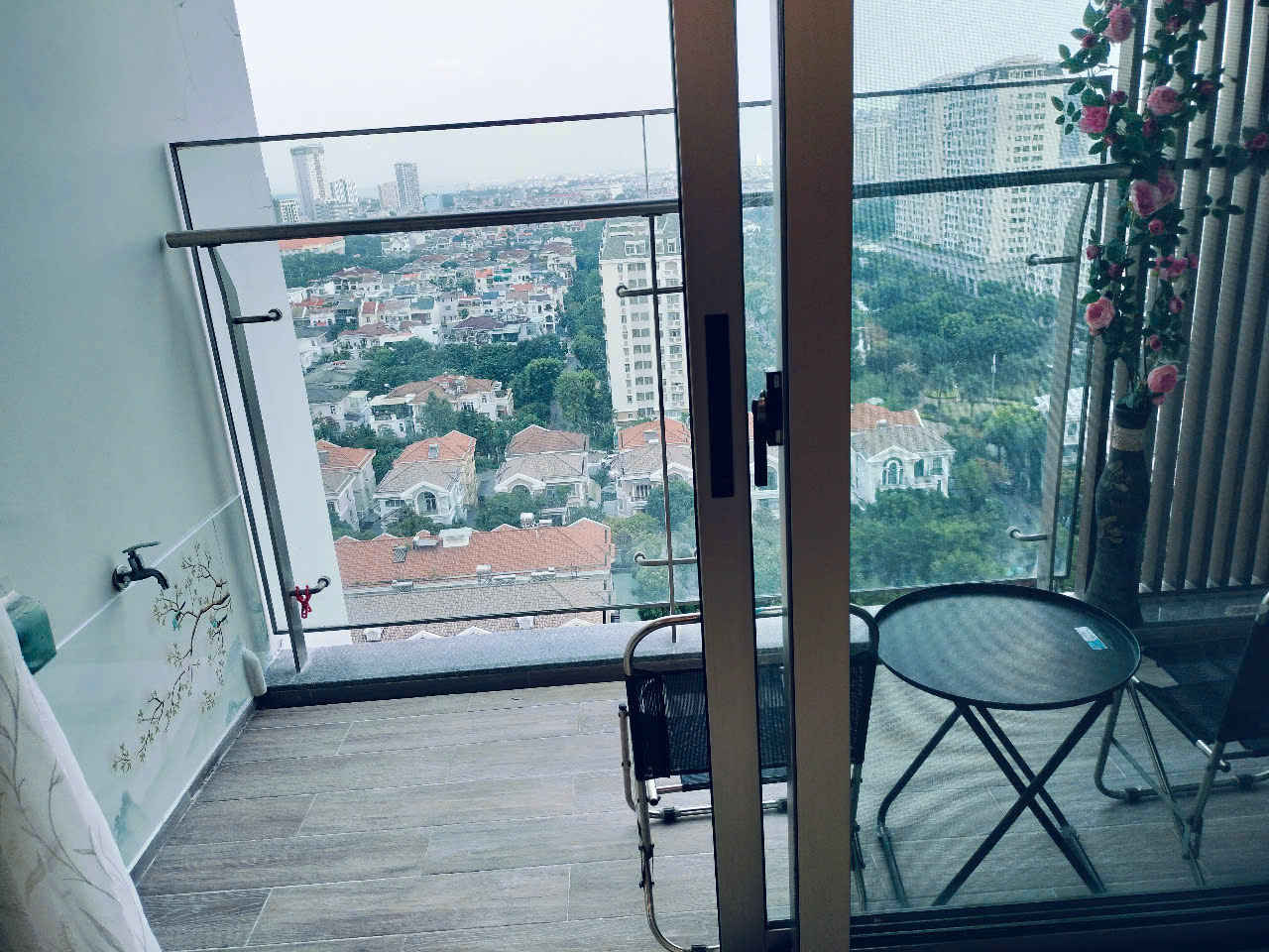 Bán căn hộ Midtown phú mỹ hưng, quận 7. Diện tích: 84m, 2 phòng ngủ, view thoáng, nội thất cao cấp, ô xe hầm. Gía chỉ: 10,4 tỷ. LH: hotline Ngọc Thư xem nhà - 10627