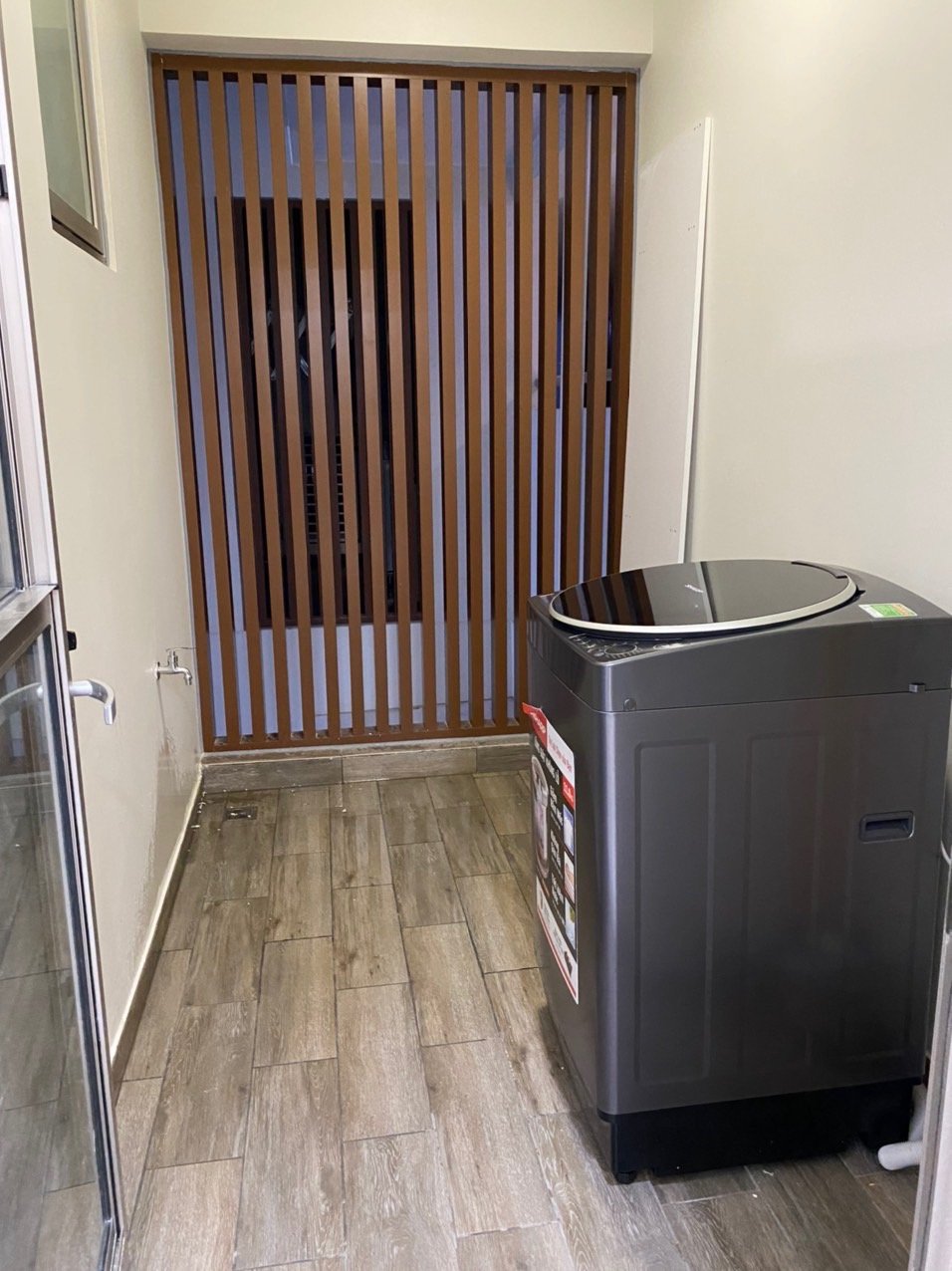 Cho thuê căn hộ Midtown phú mỹ hưng. DIện tích: 90 m, 2 phòng ngủ, 2wc. Nội thất cao cấp, có ô xe hầm. Gía chỉ 29 tr/ tháng. Anh chị xem nhà liên hệ: hotline Ngọc Thư - 10659