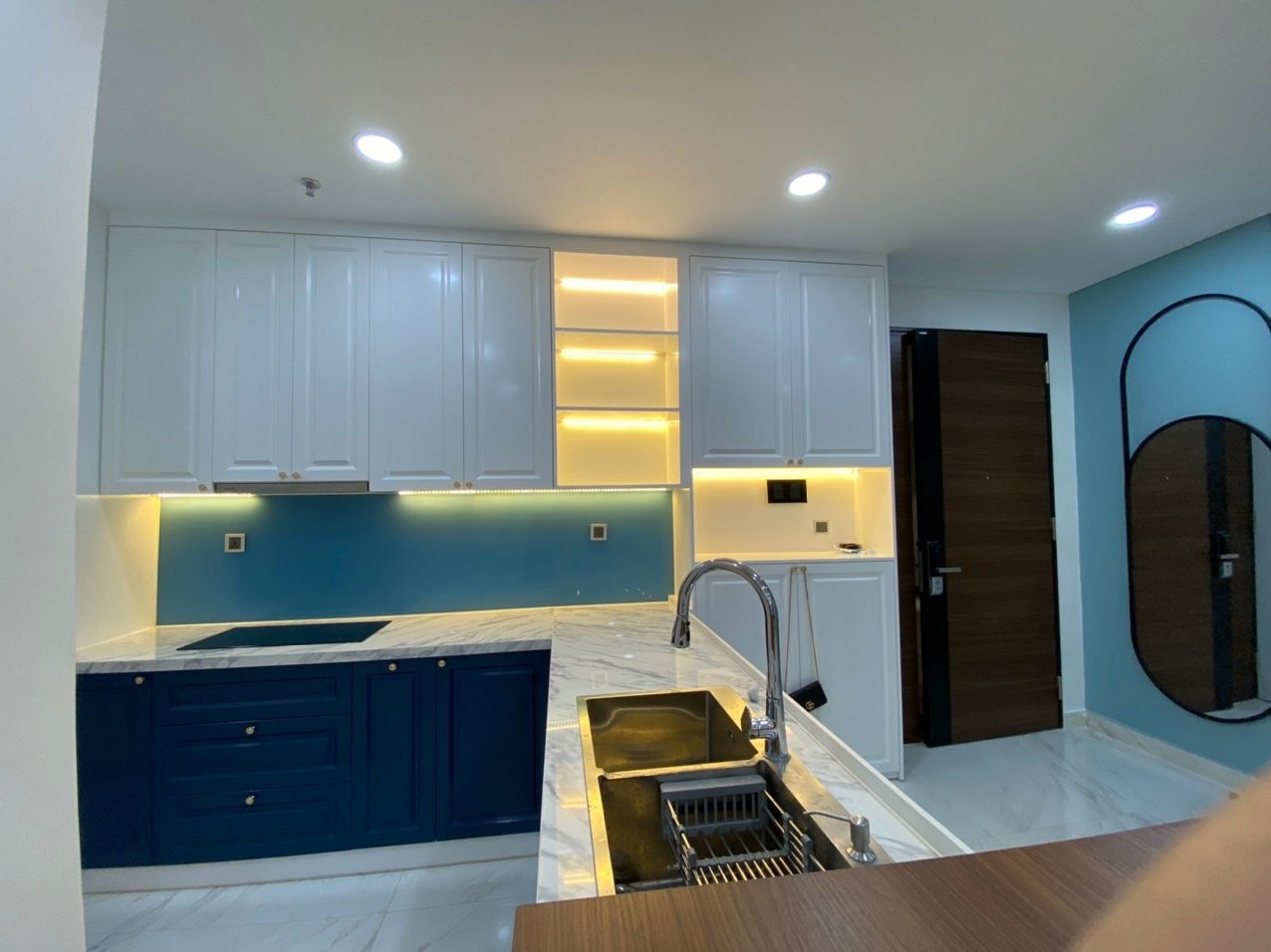 Cho thuê căn hộ Midtown phú mỹ hưng. DIện tích: 90 m, 2 phòng ngủ, 2wc. Nội thất cao cấp, có ô xe hầm. Gía chỉ 29 tr/ tháng. Anh chị xem nhà liên hệ: hotline Ngọc Thư - 10654
