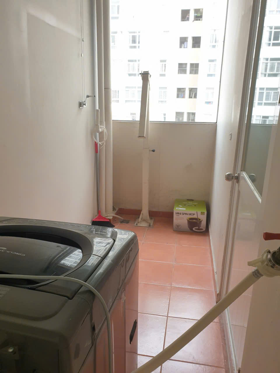 Bán căn hộ Sky graden 3, phú mỹ hưng, quận 7. Diện tích 70m, 2 phòng ngủ, 2wc. sổ hồng, nhà trống.Bock 7, view thoáng. giá chỉ 5,170 tỷ. Lh: hotline Ngọc Thư xem nhà - 10678