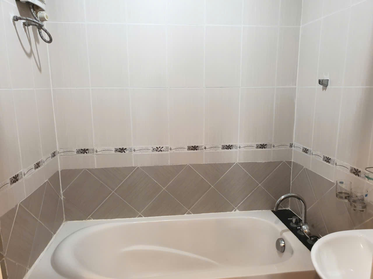 Bán căn hộ Sky graden 3, phú mỹ hưng, quận 7. Diện tích 70m, 2 phòng ngủ, 2wc. sổ hồng, nhà trống.Bock 7, view thoáng. giá chỉ 5,170 tỷ. Lh: hotline Ngọc Thư xem nhà - 10677