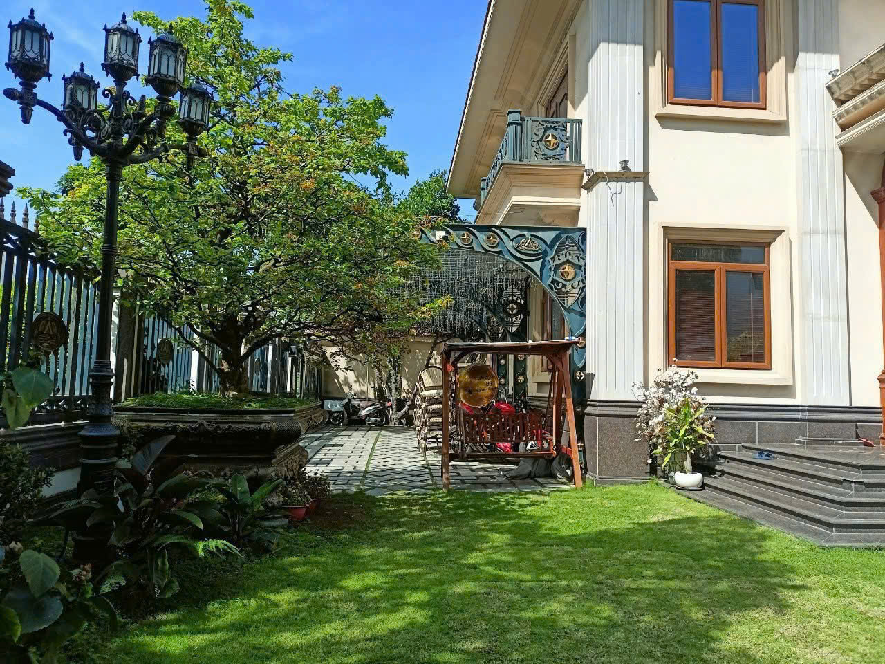 Cho thuê biệt thự đơn lập Mỹ Tú Phú Mỹ Hưng 475m2 giá chỉ có 118triệu/tháng, căn góc view công viên, sân vườn rộng, có hồ bơi. LH: hotline Thanh Mỹ