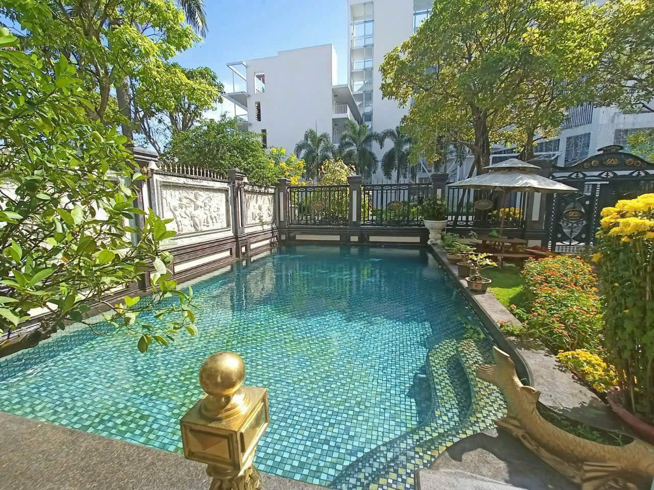 Cho thuê biệt thự đơn lập Mỹ Tú Phú Mỹ Hưng 475m2 giá chỉ có 118triệu/tháng, căn góc view công viên, sân vườn rộng, có hồ bơi. LH: hotline Thanh Mỹ - 10681