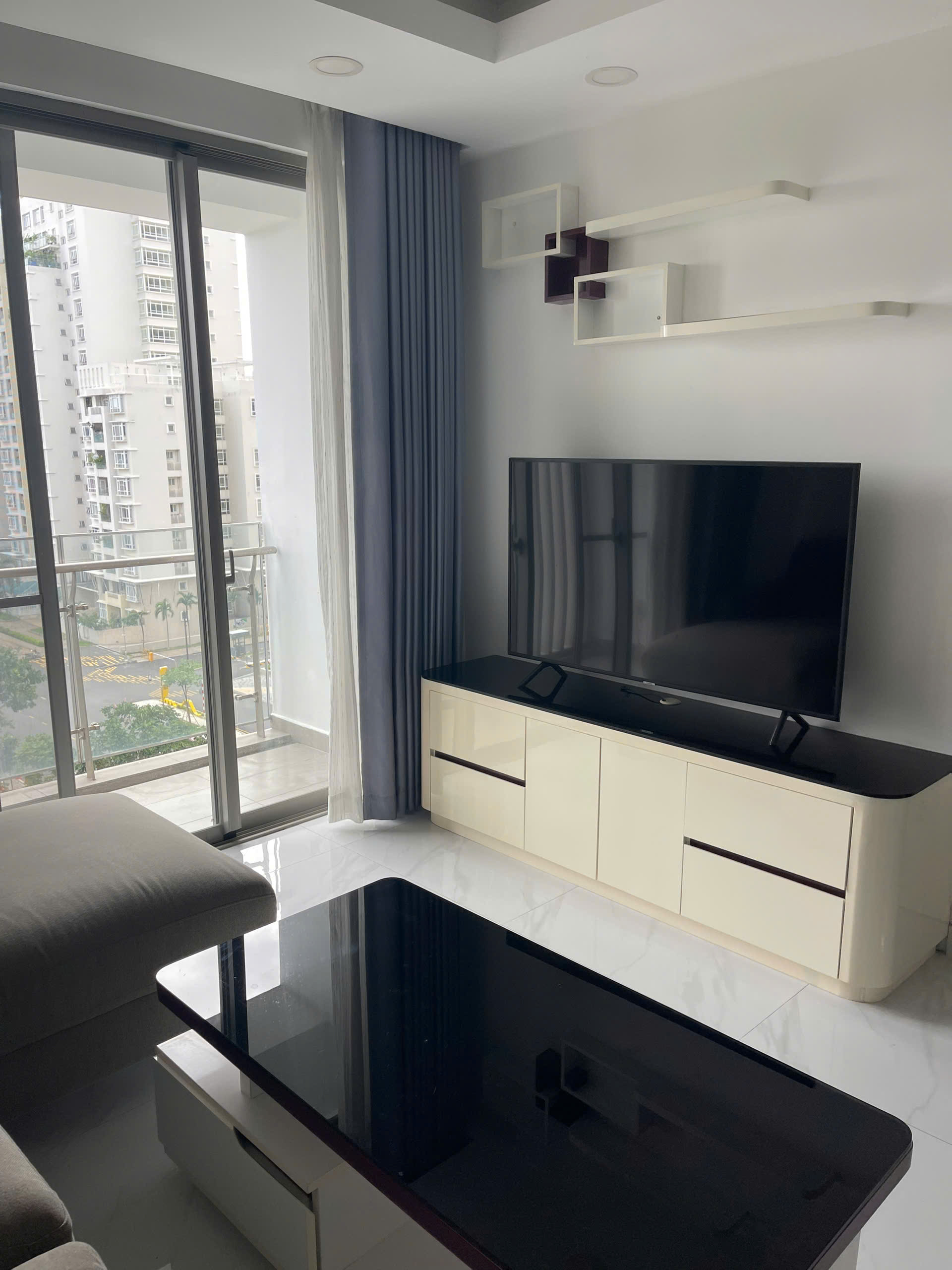 Cho thuê căn hộ Hưng Phúc residence, phú mỹ hưng. Diện tích: 98m, 3 phòng ngủ, 2wc. Nội thất đầy đủ, ô xe hầm, nhà trống ở ngay. Gía chỉ 25tr/ tháng. Qúy khách xem nhà liên hệ: hotline Ngọc Thư