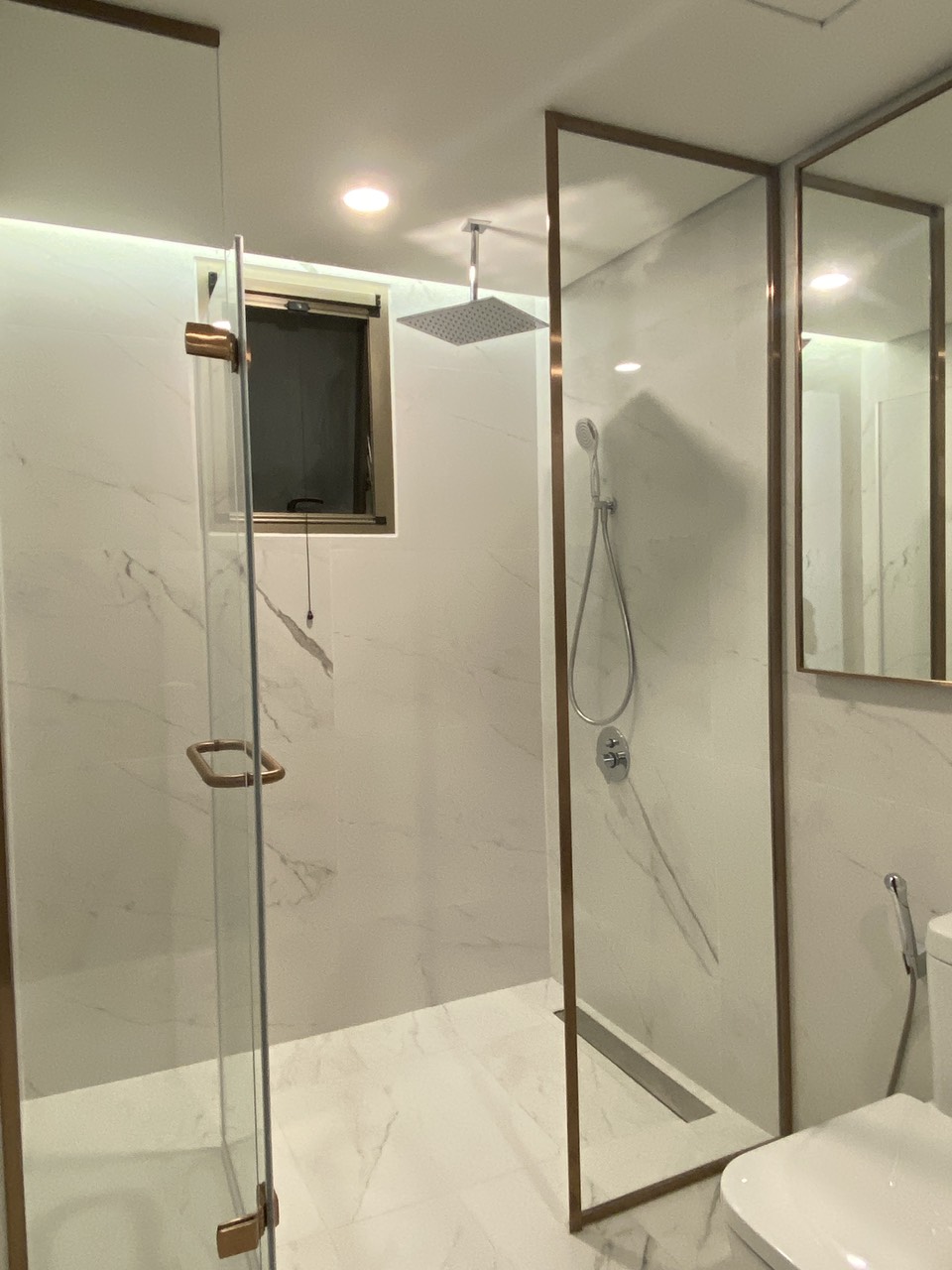 Cho thuê căn hộ Midtown M8, phú mỹ hưng, quận 7. Diện tích: 88n, 2 phòng ngủ, 2wc. Nội thất cao cấp, nhà đẹp. Gía chỉ 35tr/ tháng. Qúy khách xem nhà liên hệ: hotline Ngọc Thư - 10773